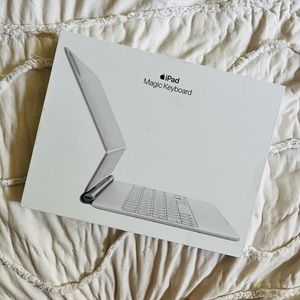 Apple Magic Keyboard: iPad Keyboard Case - White